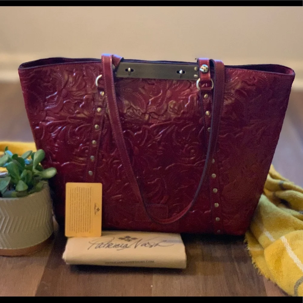 NWT REG. $249
PATRICIA NASH BENVENUTO XL TOTE
COLOR OCHRE
(EARTHY RED) - Picture 2 of 9